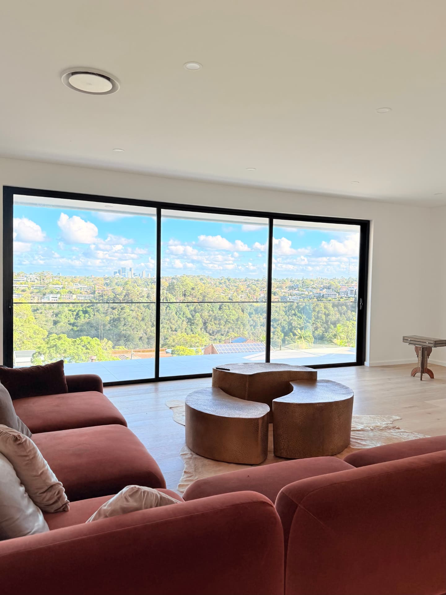 Replacement aluminium windows fitted to a residential opening